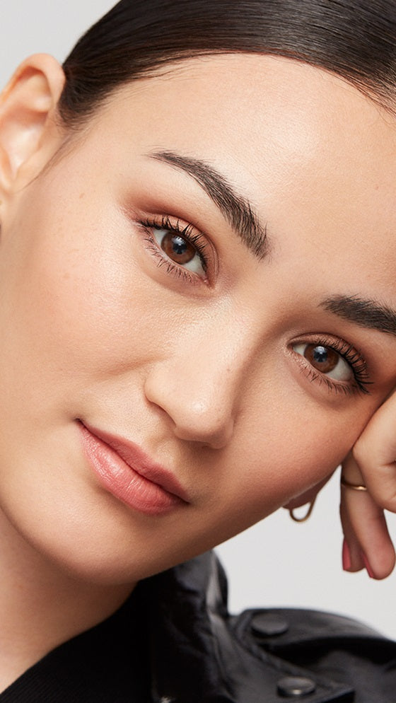 ColorStay Xtensionnaire™ Mascara – maskara me serum për qerpikë që duken deri 2X më të gjatë, ushqen dhe forcon qerpikët, me brush të shtrirë për definim dhe volum të gjatë 24 orë / Lash serum + mascara for longer, stronger lashes up to 2X length, tapered brush for precise definition and full-volume lashes lasting up to 24 hours